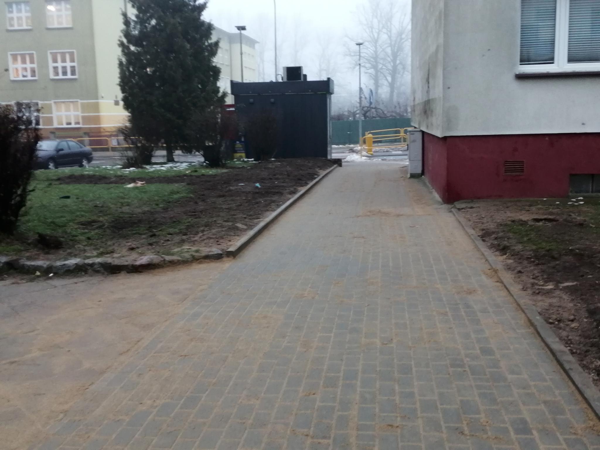Chodnik przy ul. Radogoszczańskiej po inwestycji